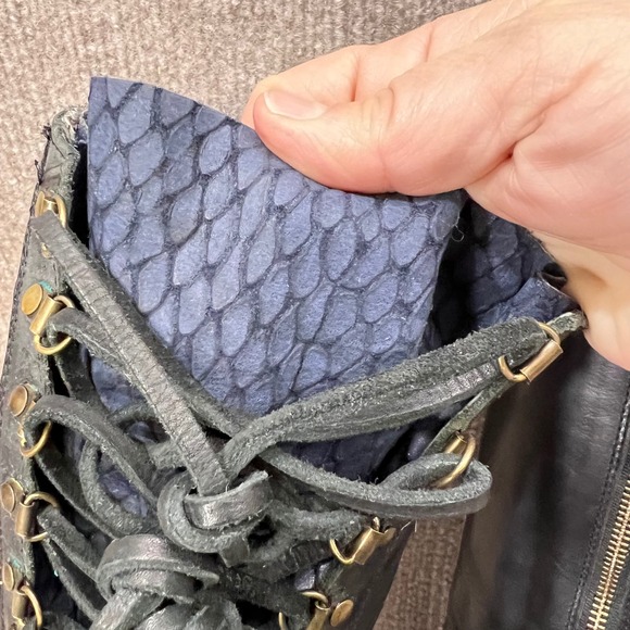 Freebird by Steven Wyatt Black Leather Tall Snake Texture Black Blue Boots 8  L - Picture 3 of 16